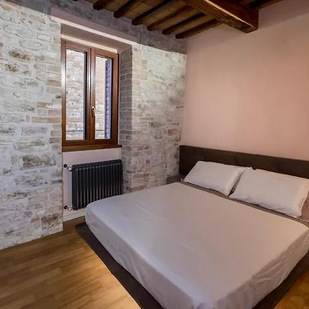 B&B Luxury Apartment Suite Gubbio 2 Camere E Divano Letto Exterior photo