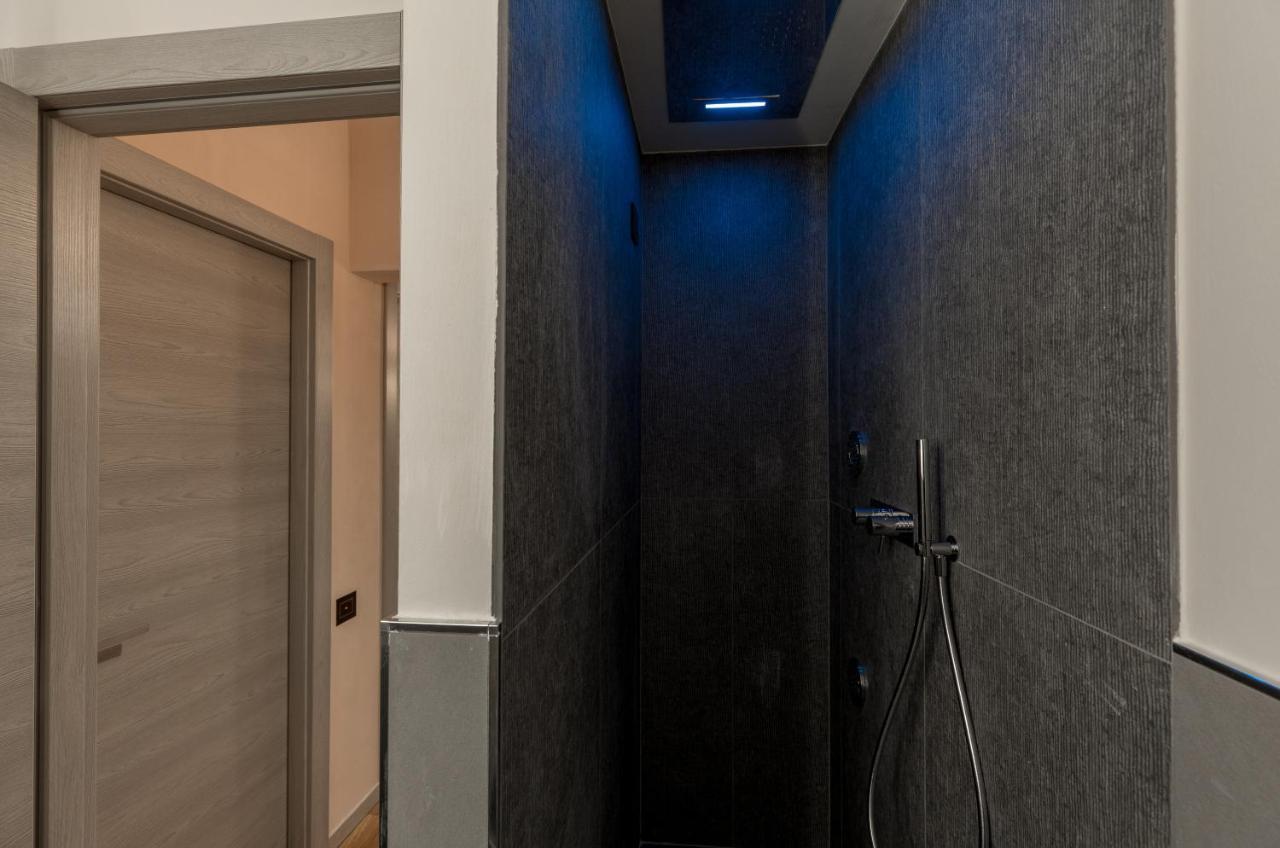 Luxury 2 E Divano Letto *